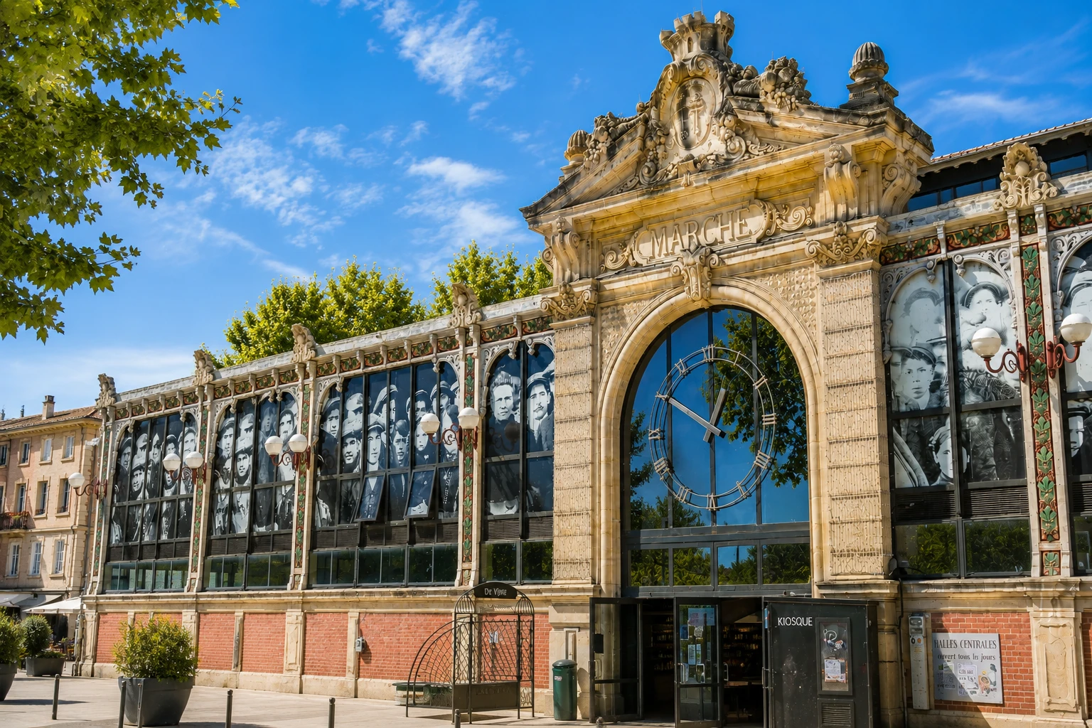 Les Halles de Narbonne : Le Cœur Gourmand de la Ville à Deux Pas de l'Hôtel