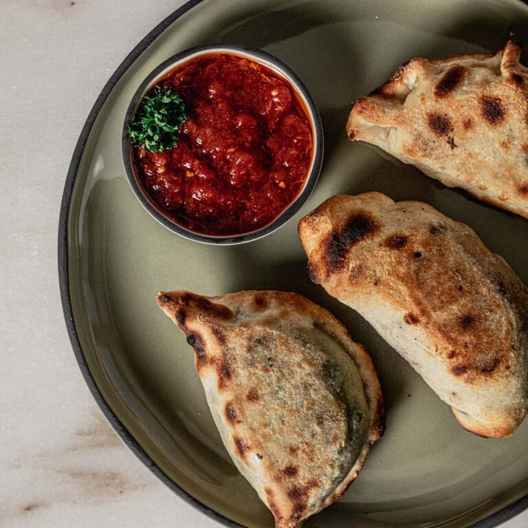 Empanadas savoureuses servies au Le Mosaïque, restaurant franco-argentin à Narbonne.